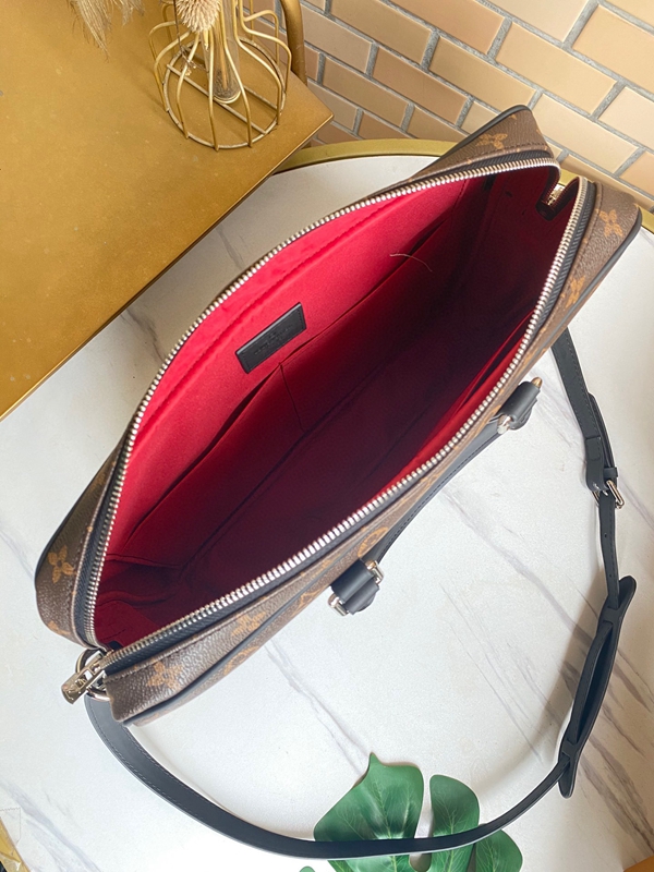 ルイヴィトンバッグ着用イメージ